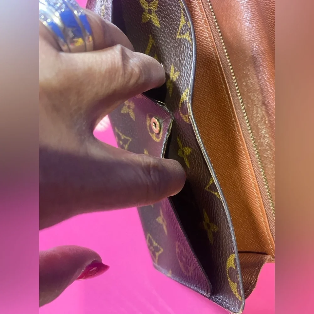 LOUIS VUITTON Monogram Bifold Long Wallet w/Gift Bag & Gift Card, Authentic. GUC